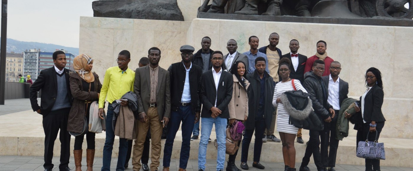 Mois de la Francophonie : des étudiants du CUF visitent le ministère de la Justice et le Parlement hongrois