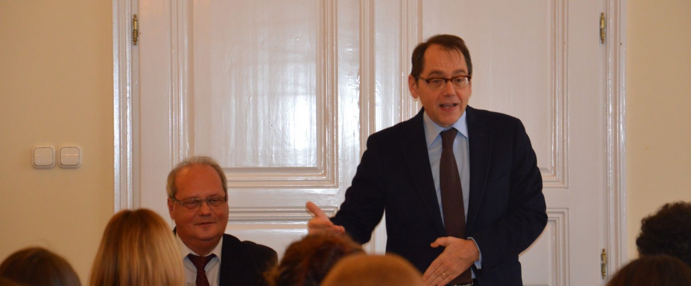 Visite de S.E. M. Roland Galharague, Ambassadeur de France, au Centre Universitaire Francophone